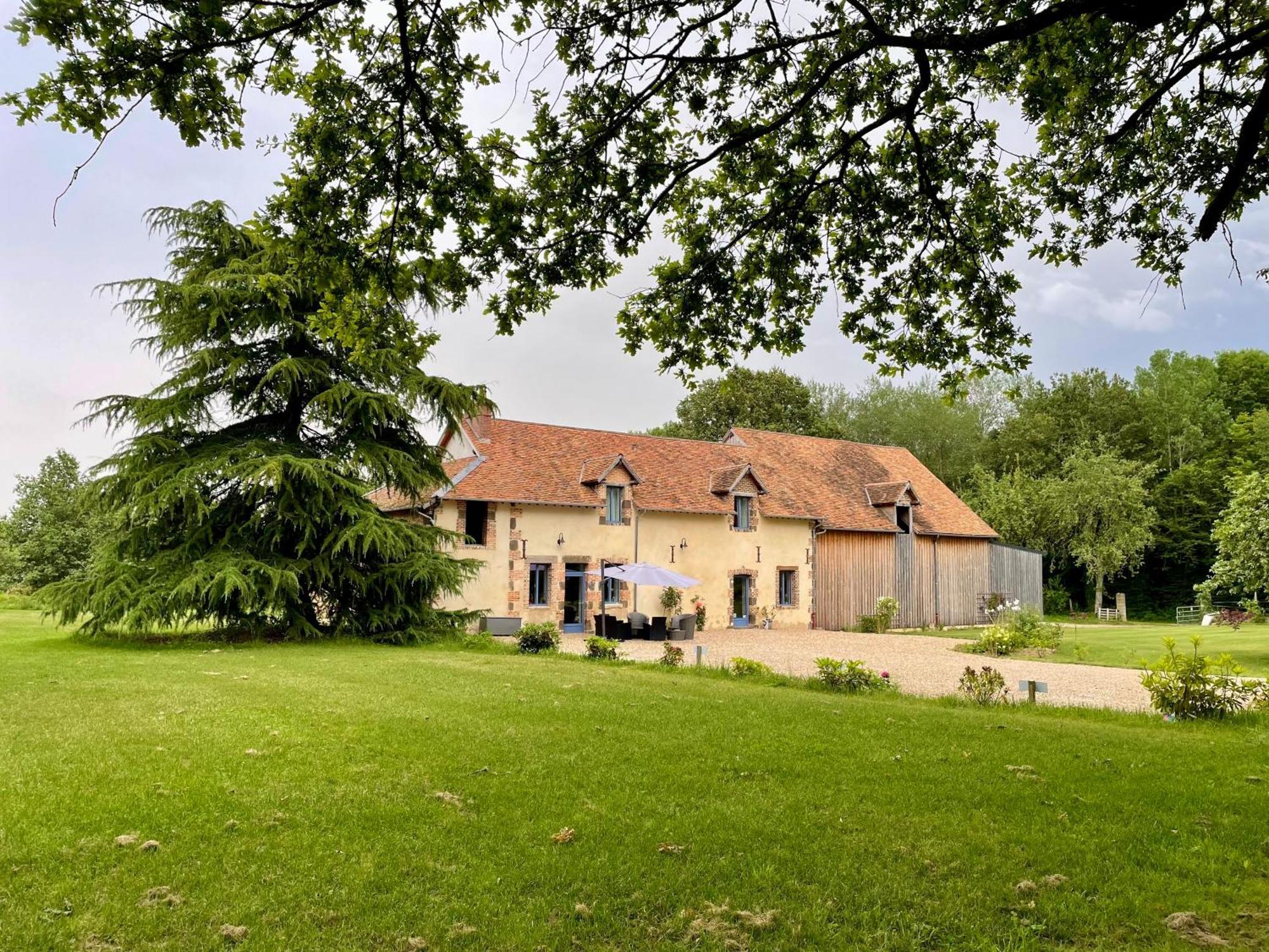 Les Colas Saint-Fargeau  Buitenkant foto